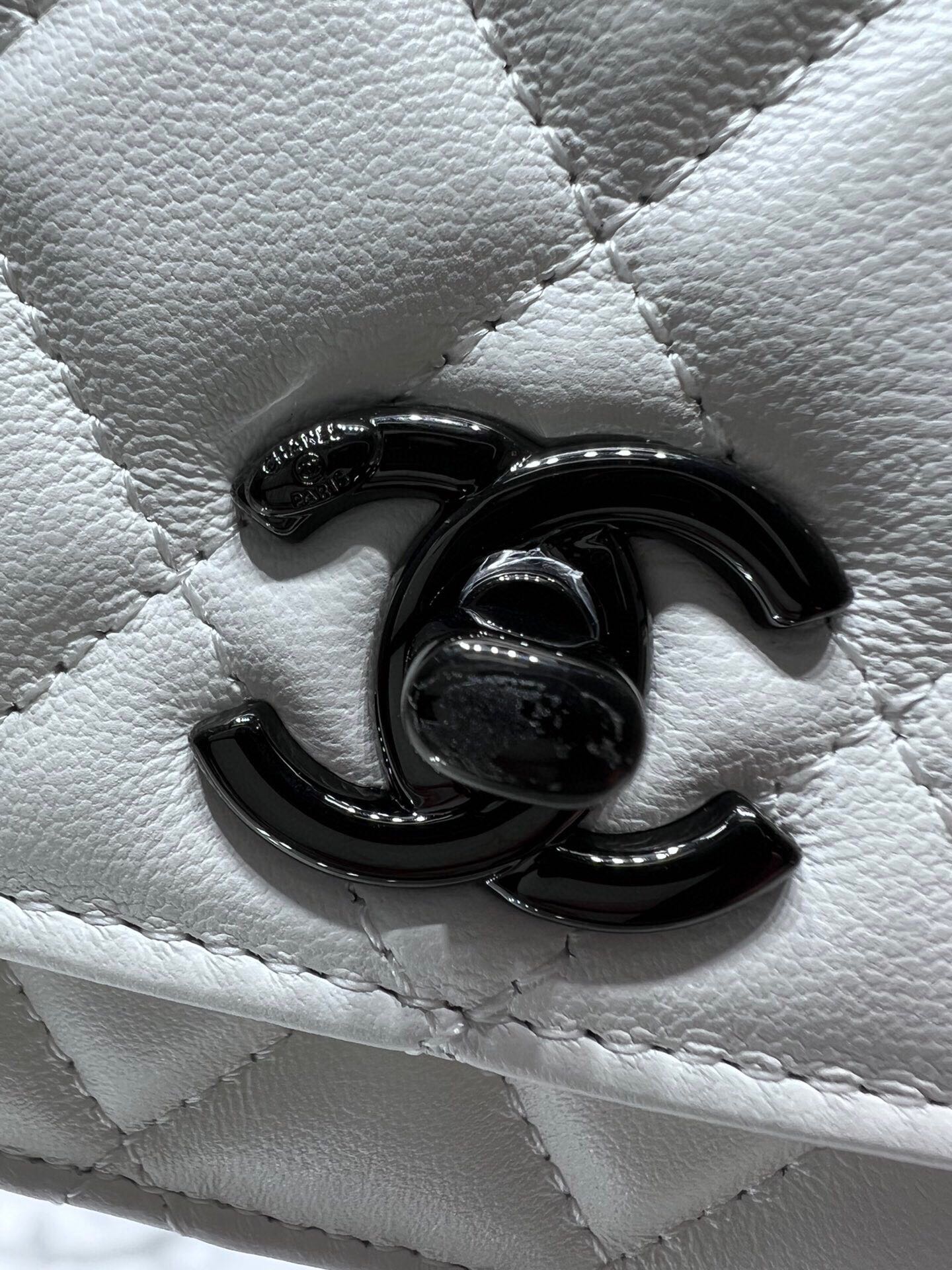 ＣＨＮＥＬ WALLET ON CHAIN WHITE