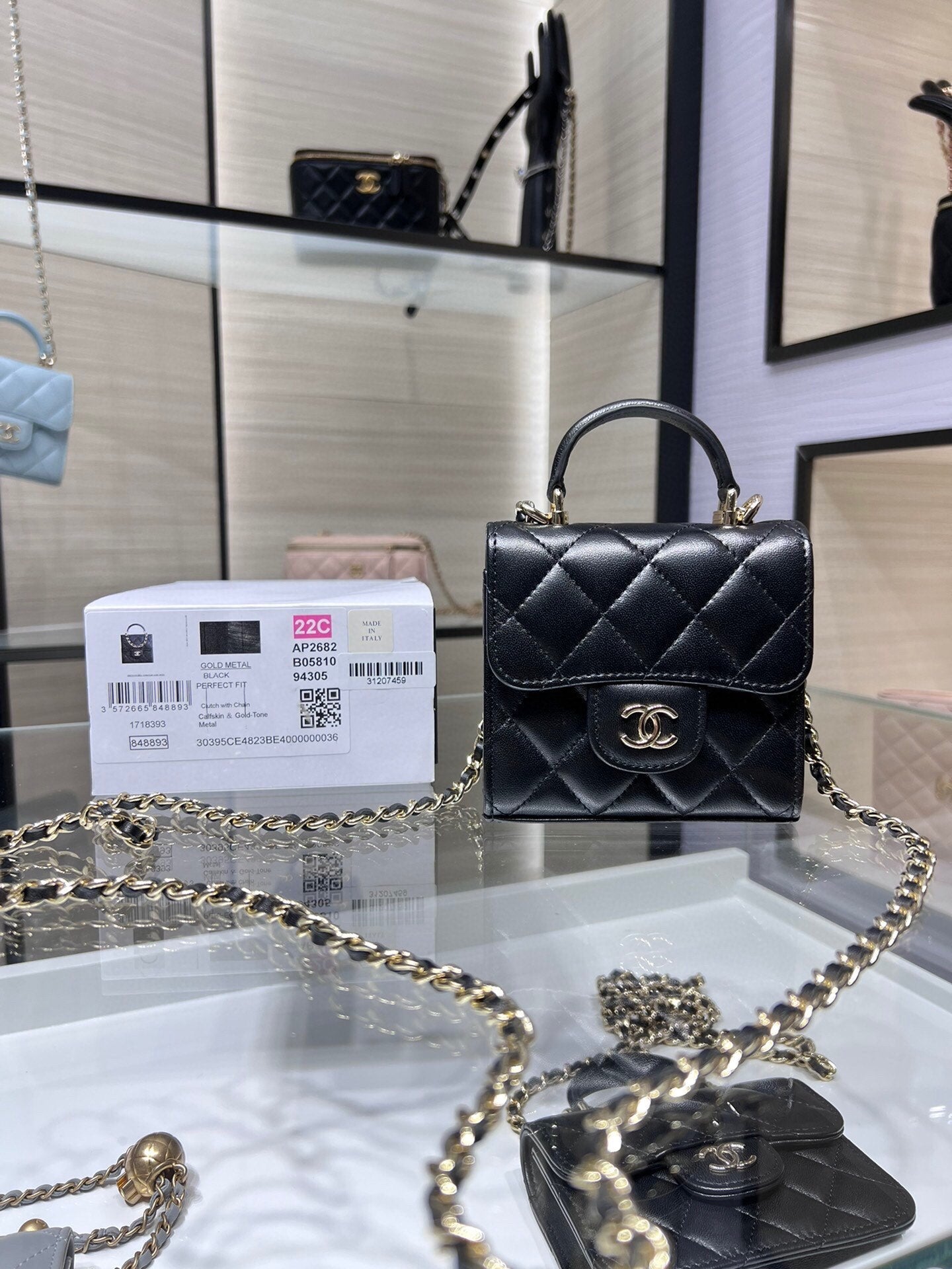 ＣＨＮＥＬMINI MATELASSÉ CLUTCH WITH CHAIN BLACK