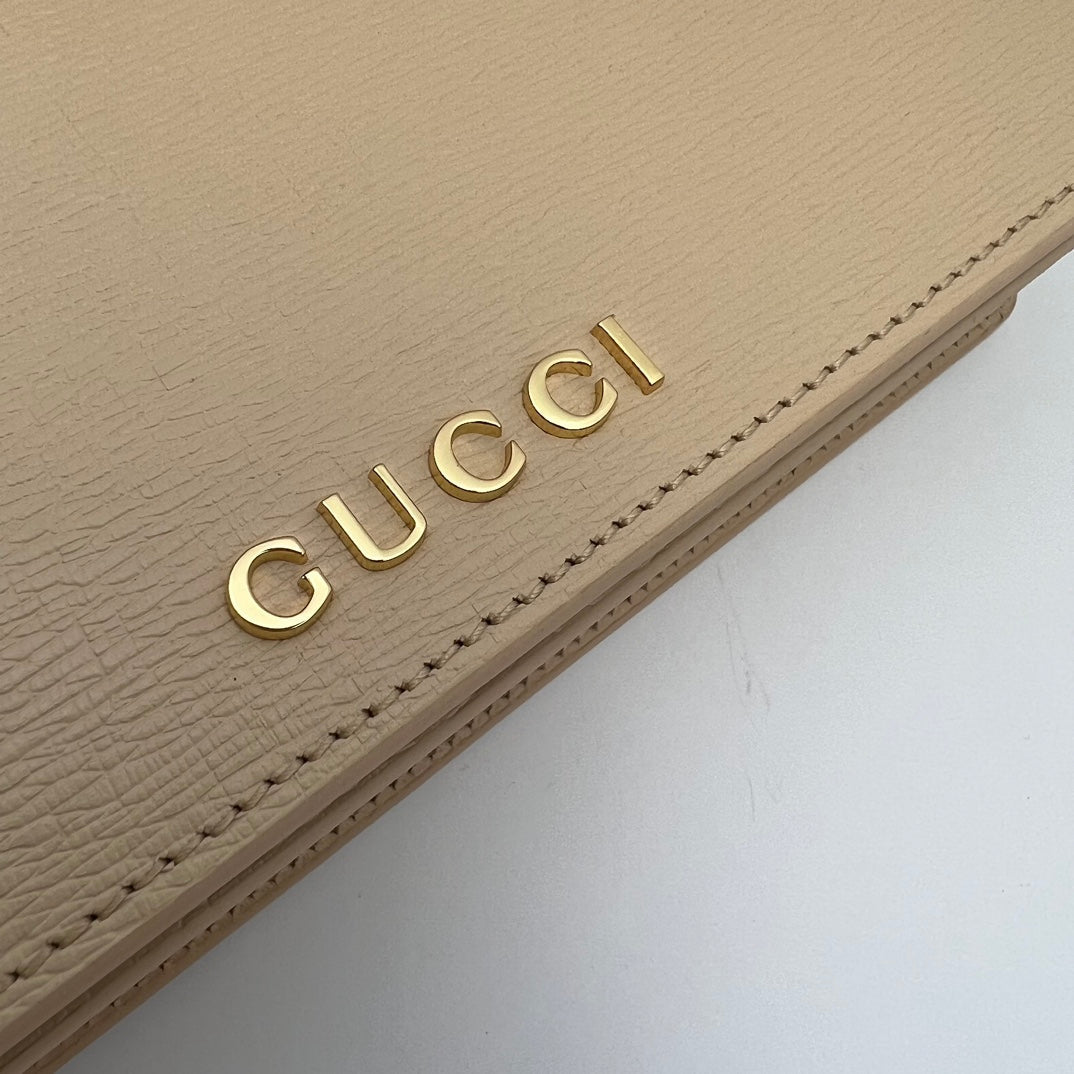 ＧＣＣＩWALLET ON CHAIN BEIGE CLAIR
