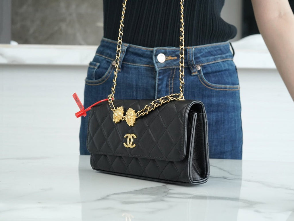 ＣＨＮＥＬHANDMADE MINI CHAIN LION BAG