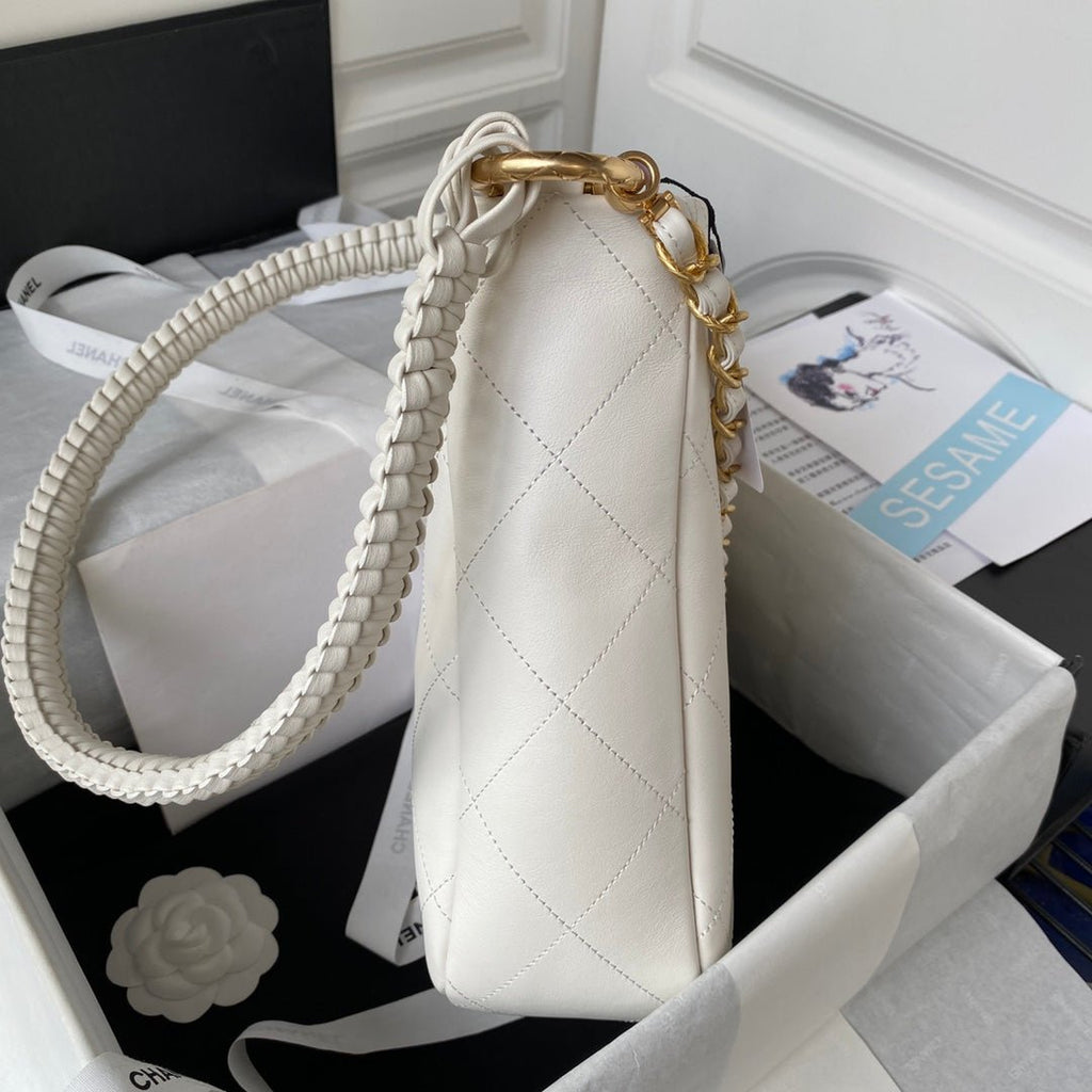 ＣＨＮＥＬCLASSIC CLUTCH WITH CHAIN WHITE