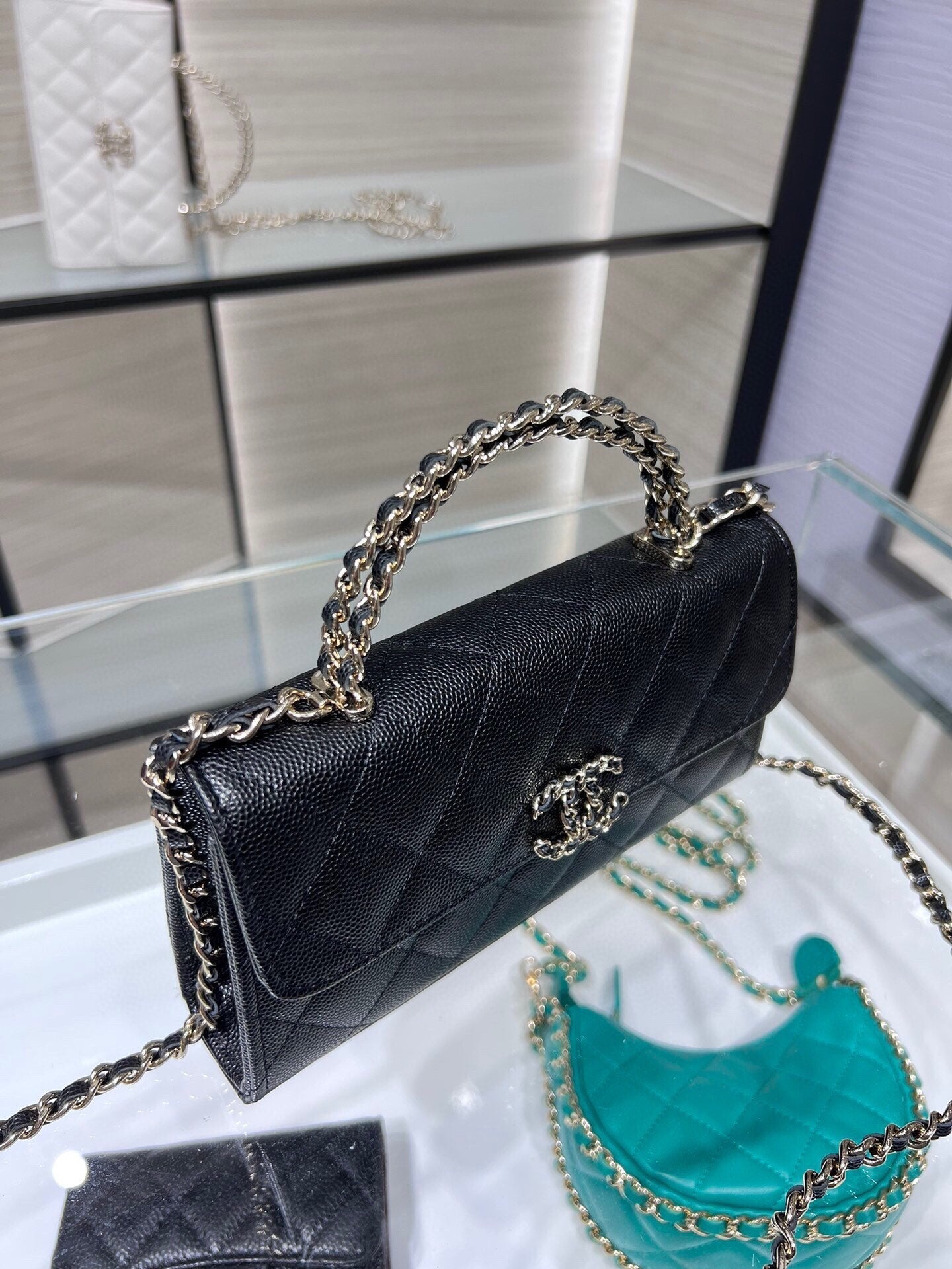 ＣＨＮＥＬPHONE HOLDER WITH CHAIN BLACK