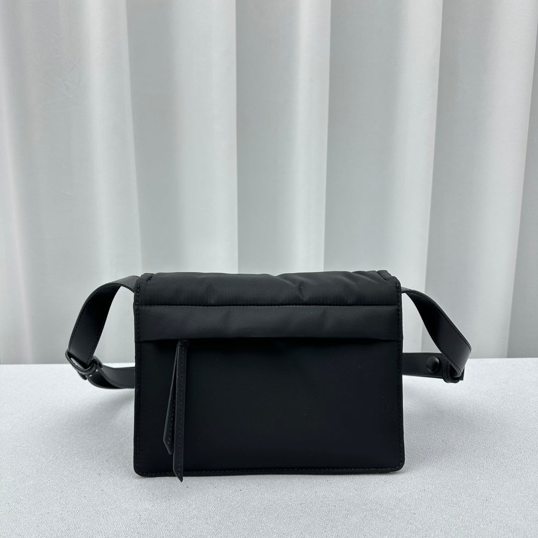 ＰＲＤＡ SMALL PADDED RE-NYLON SHOULDER BAG