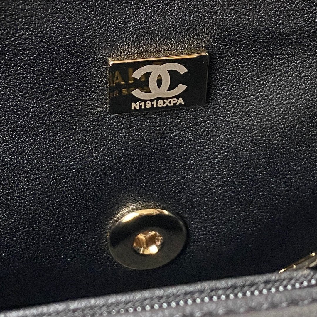 ＣＨＮＥＬMINI FLAP BAG WITH HANDLE
