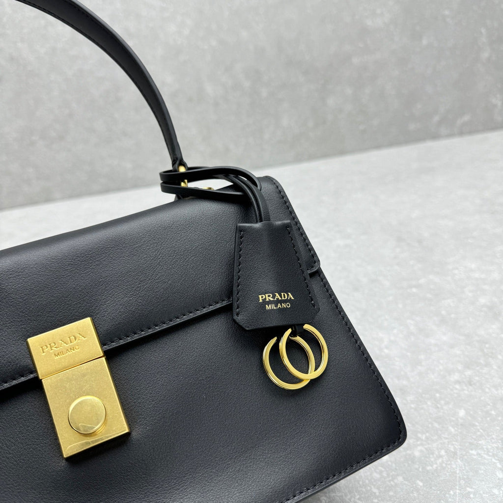 ＰＲＤＡ SOFT SOUND MEDIUM LEATHER SHOULDER BAG BLACK