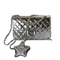 ＣＨＮＥＬCLASSIC FLAP BAG IN SILVER METALLIC QUILTED LEATHER
