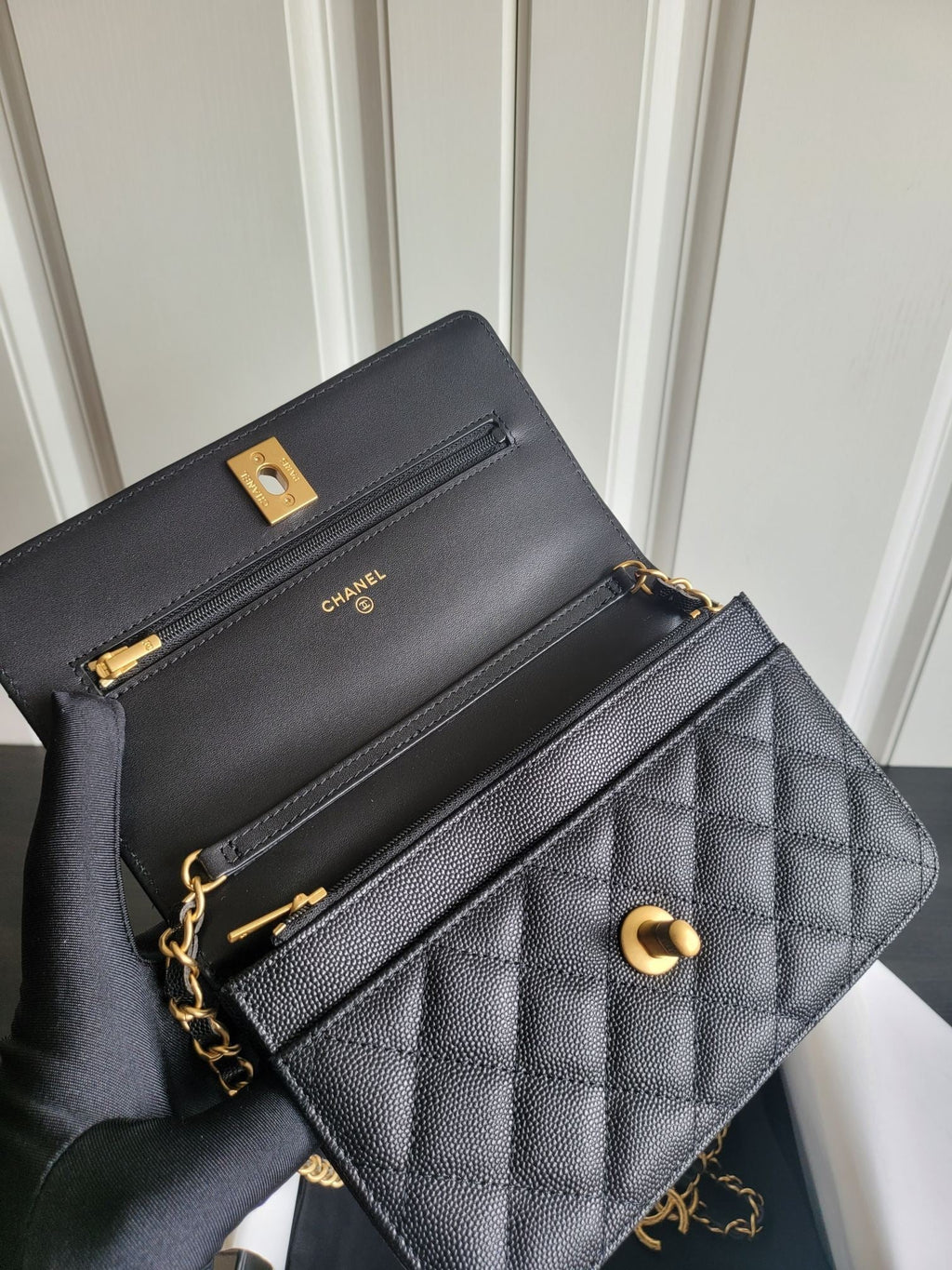 ＣＨＮＥＬ19 WALLET ON CHAIN BLACK
