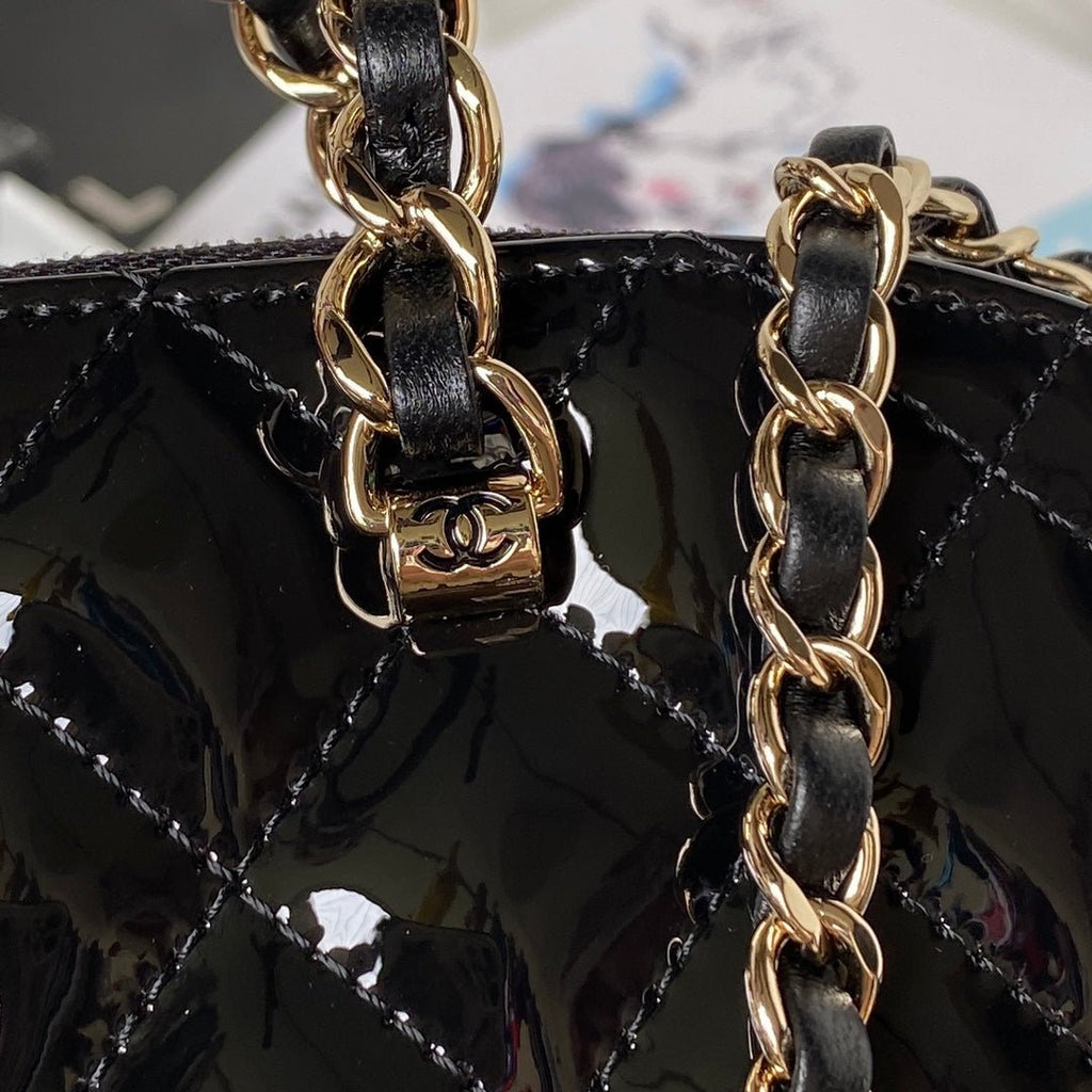 ＣＨＮＥＬPATENT LEATHER CHAIN TOTE BAG BLACK