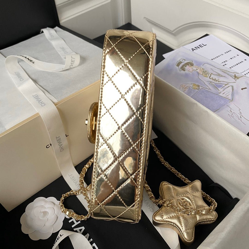 ＣＨＮＥＬCLASSIC FLAP BAG IN GOLD METALLIC QUILTED LEATHER
