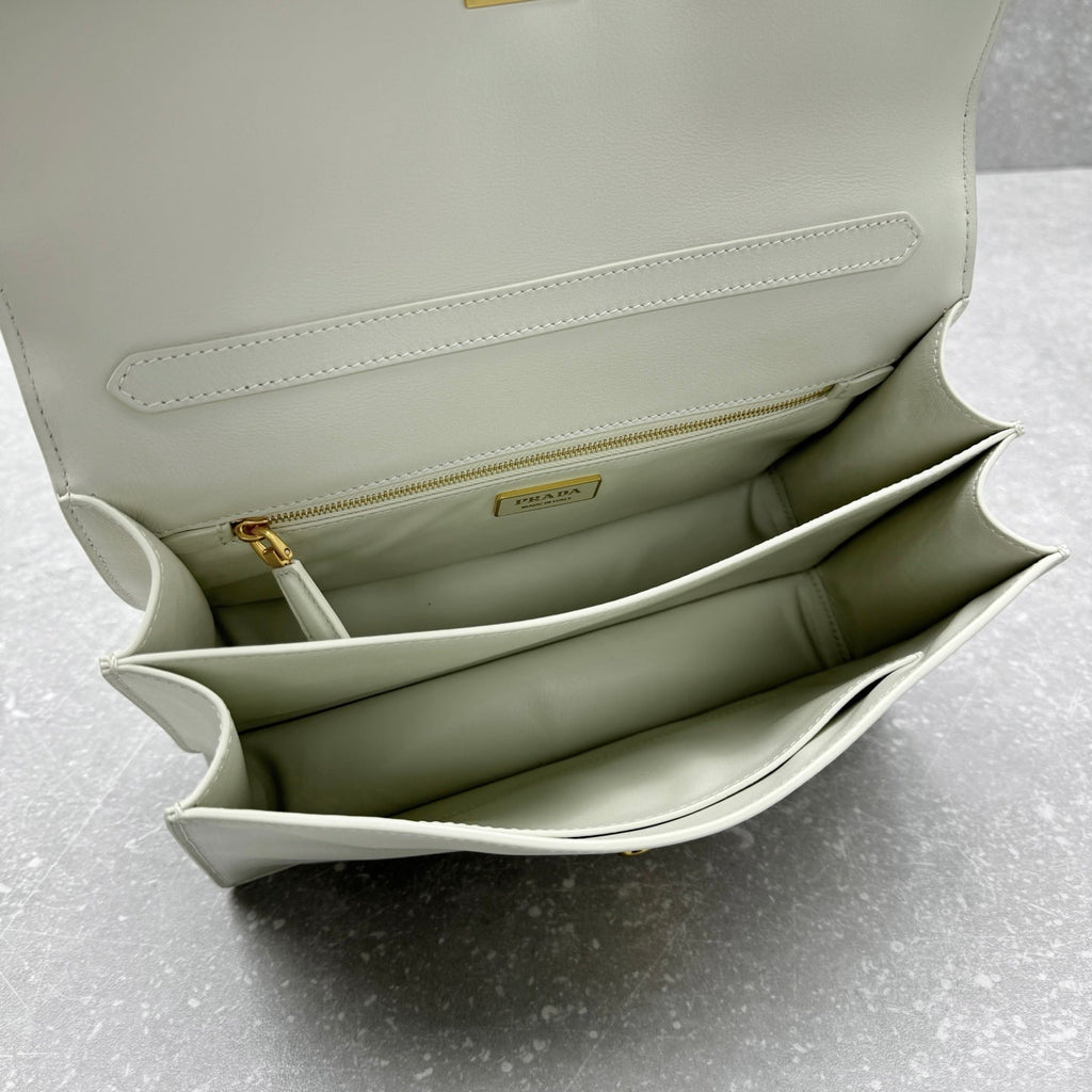ＰＲＤＡ SOFT SOUND MEDIUM LEATHER SHOULDER BAG WHITE