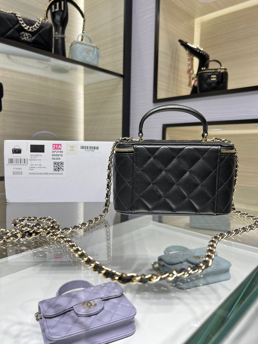 ＣＨＮＥＬ SMALL VANITY CASE WITH CHAIN