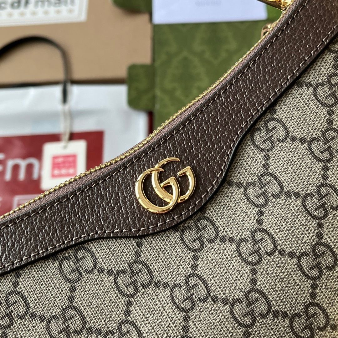 ＧＣＣＩ CROSSBODY BAG