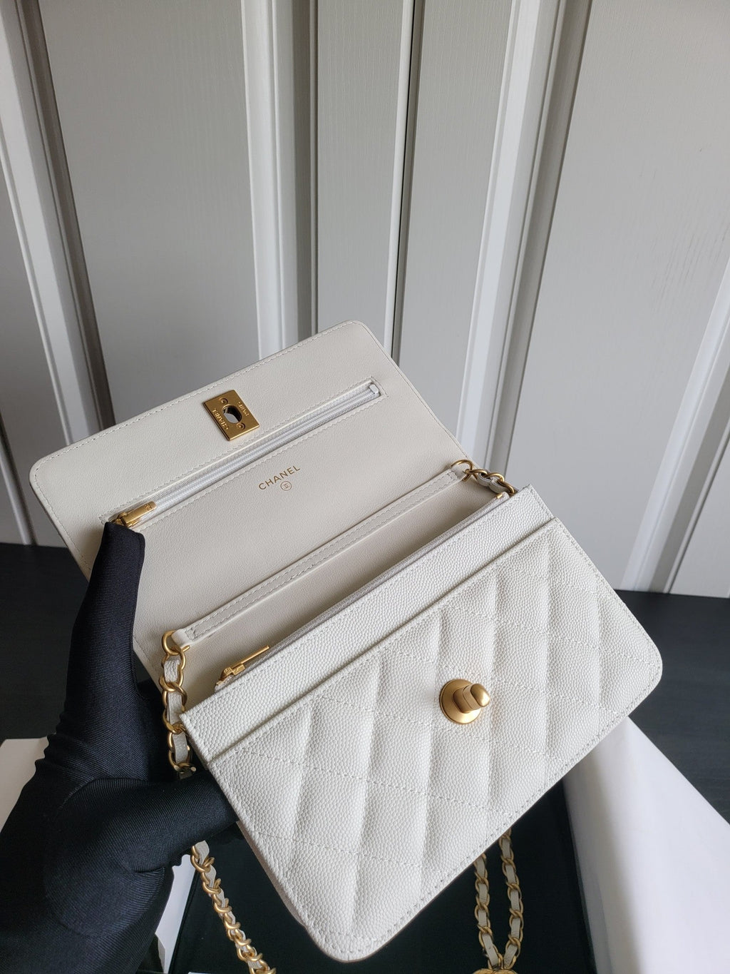 ＣＨＮＥＬ19 WALLET ON CHAIN WHITE