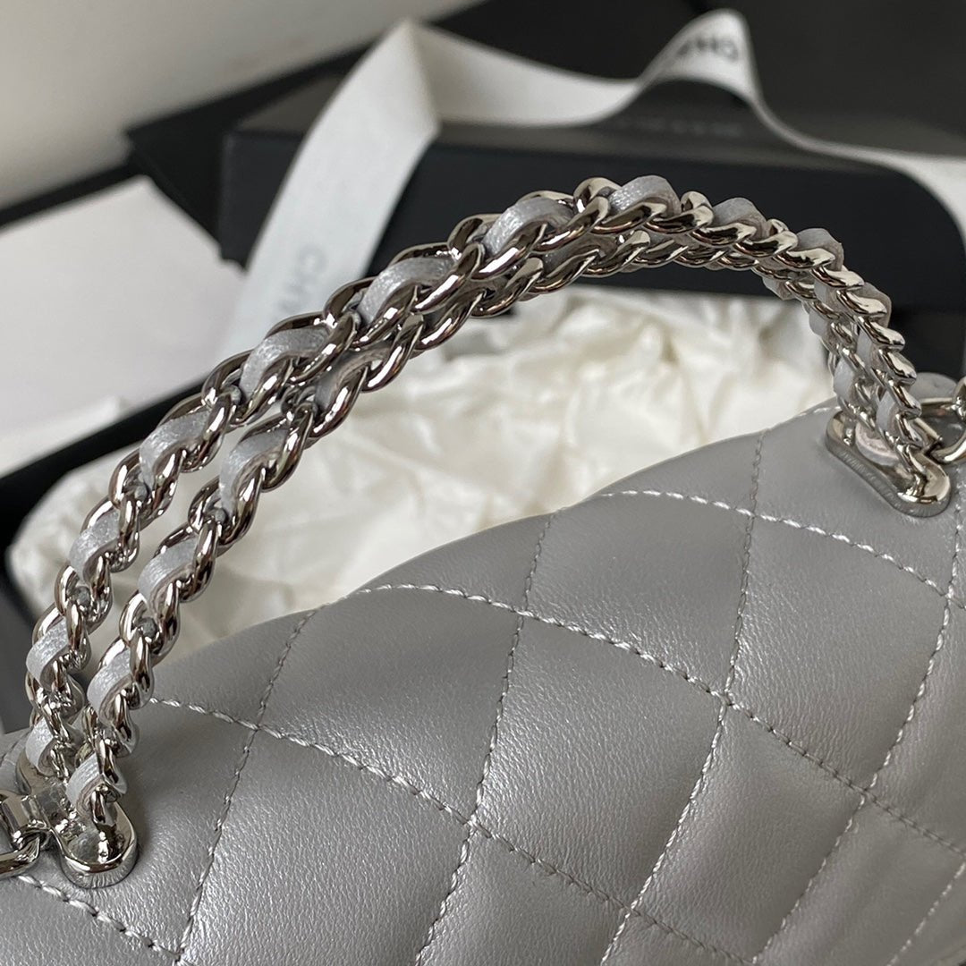 ＣＨＮＥＬCLUTCH WITH CHAIN SILVER METAL