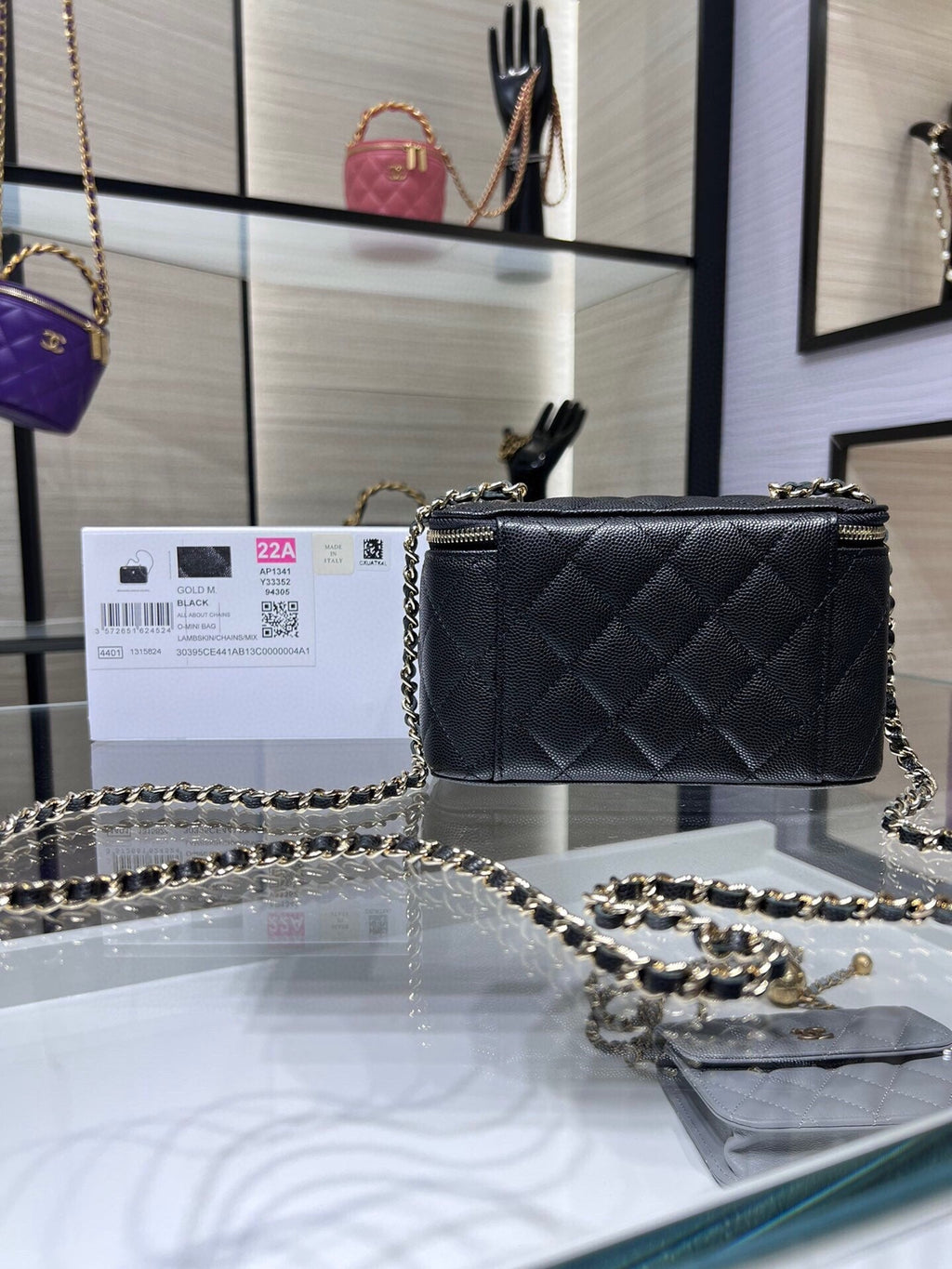 ＣＨＮＥＬCLASSIC VANITY CASE WITH CHAIN