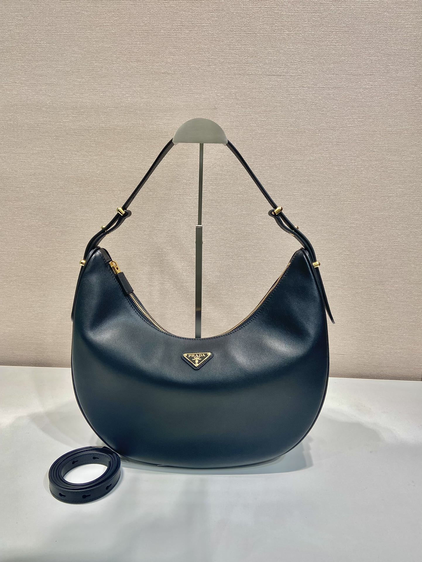 ＰＲＤＡ ARQUÉ LARGE LEATHER SHOULDER BAG