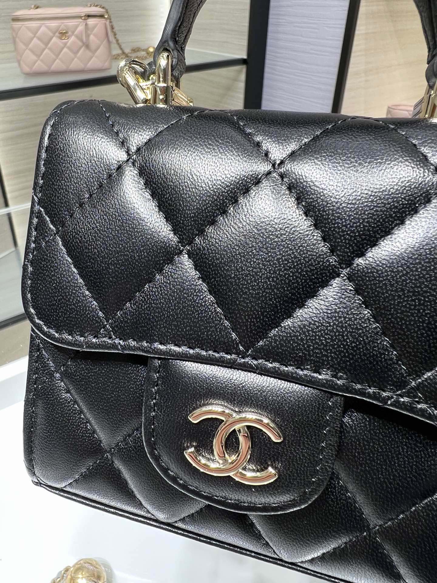 ＣＨＮＥＬMINI MATELASSÉ CLUTCH WITH CHAIN BLACK