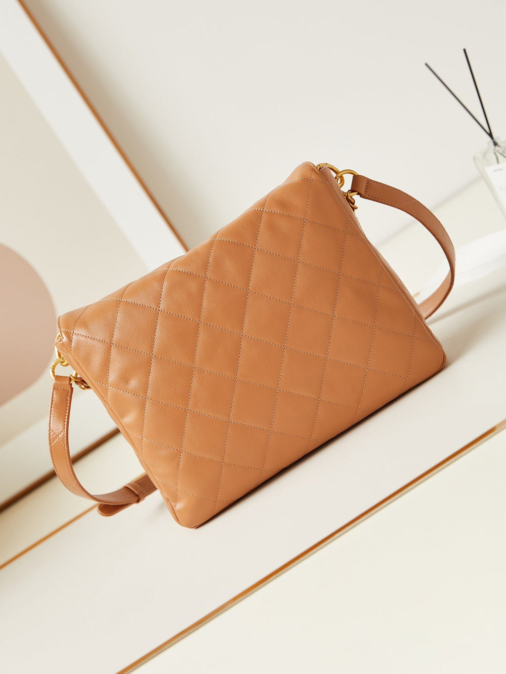 ＣＨＮＥＬHOBO HANDBAG BROWN