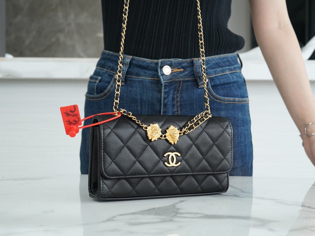 ＣＨＮＥＬHANDMADE MINI CHAIN LION BAG