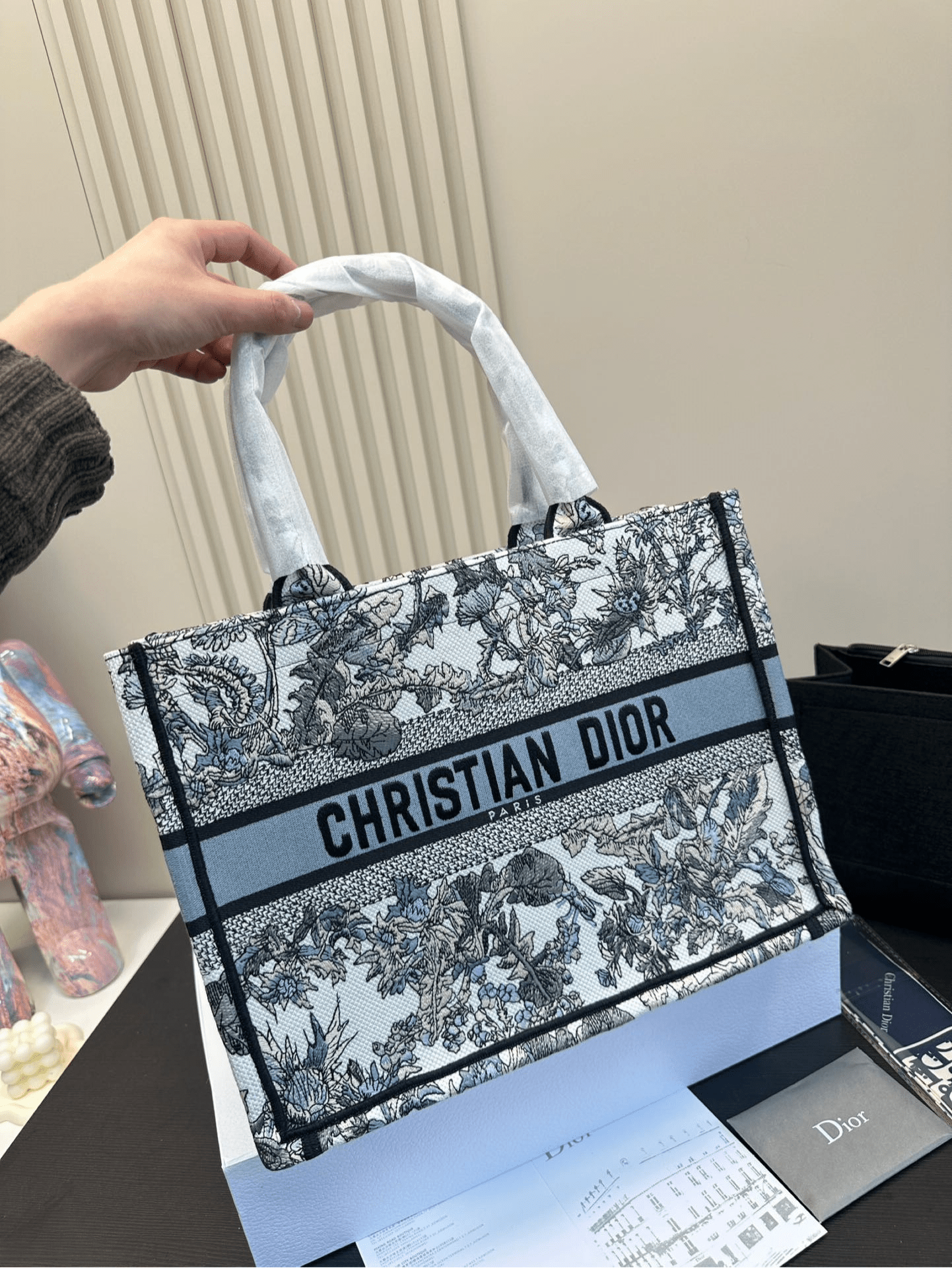 ＤＩＯ MEDIUM TOTE BOOK BAG