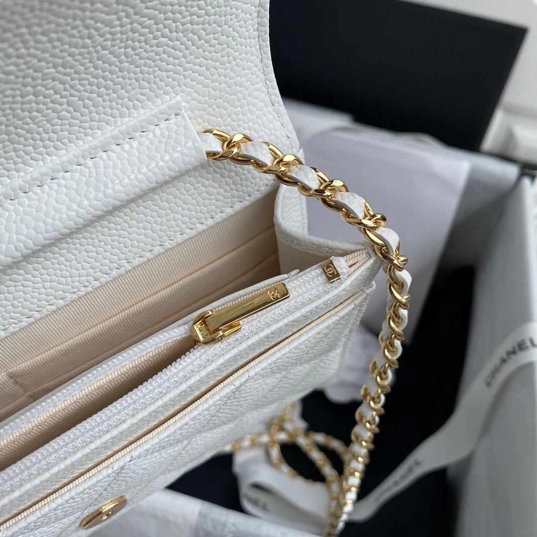 ＣＨＮＥＬCLASSIC WALLET ON CHAIN WHITE