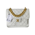 ＣＨＮＥＬCLASSIC FLAP BACKPACK WHITE
