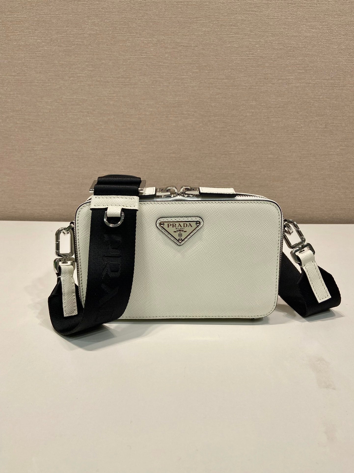 ＰＲＤＡ SMALL SAFFIANO LEATHER PRDA BRIQUE BAG