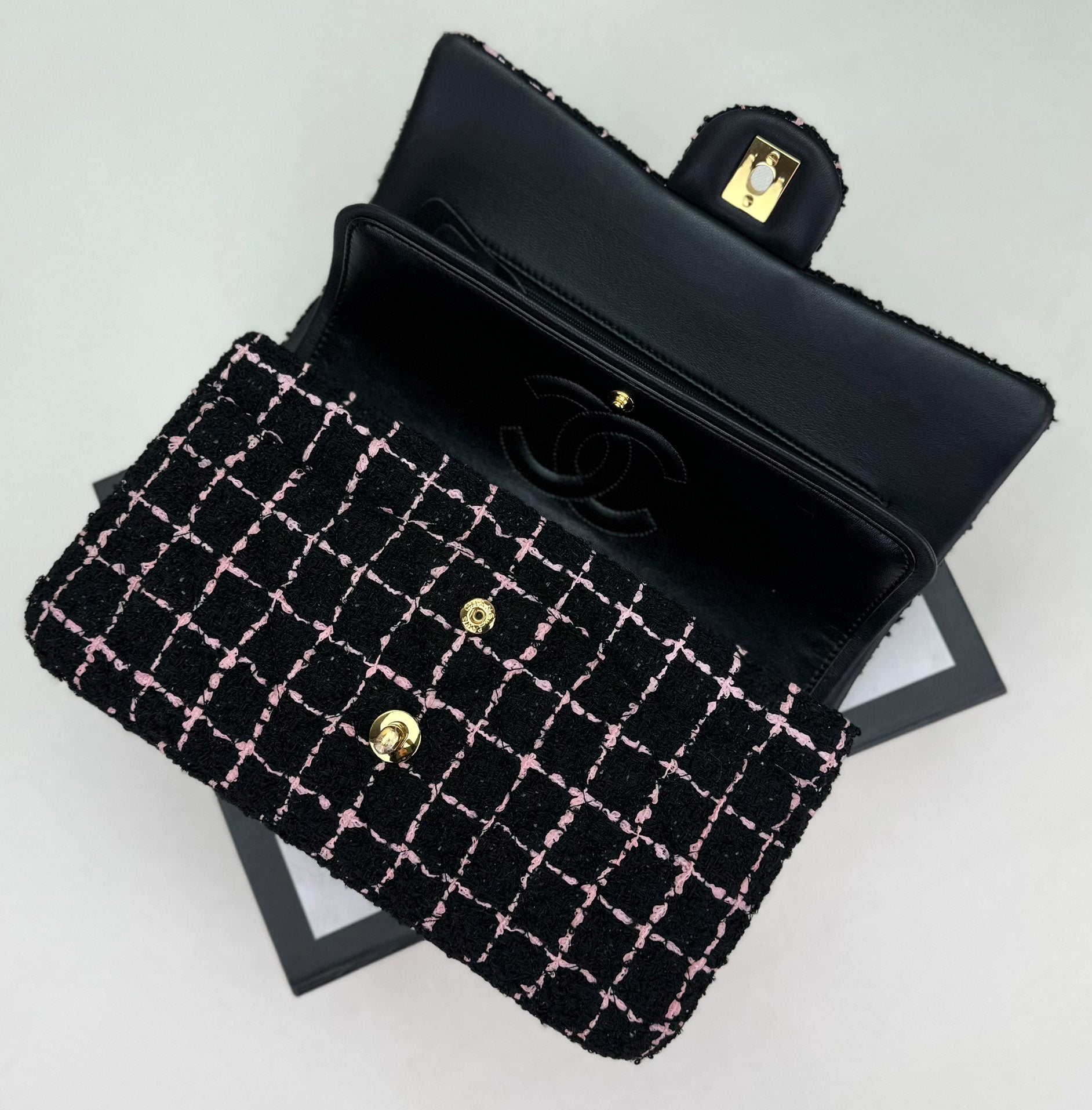 ＣＨＮＥＬCLASSIC 11.12 MEDIUM FLAP BAG BLACK