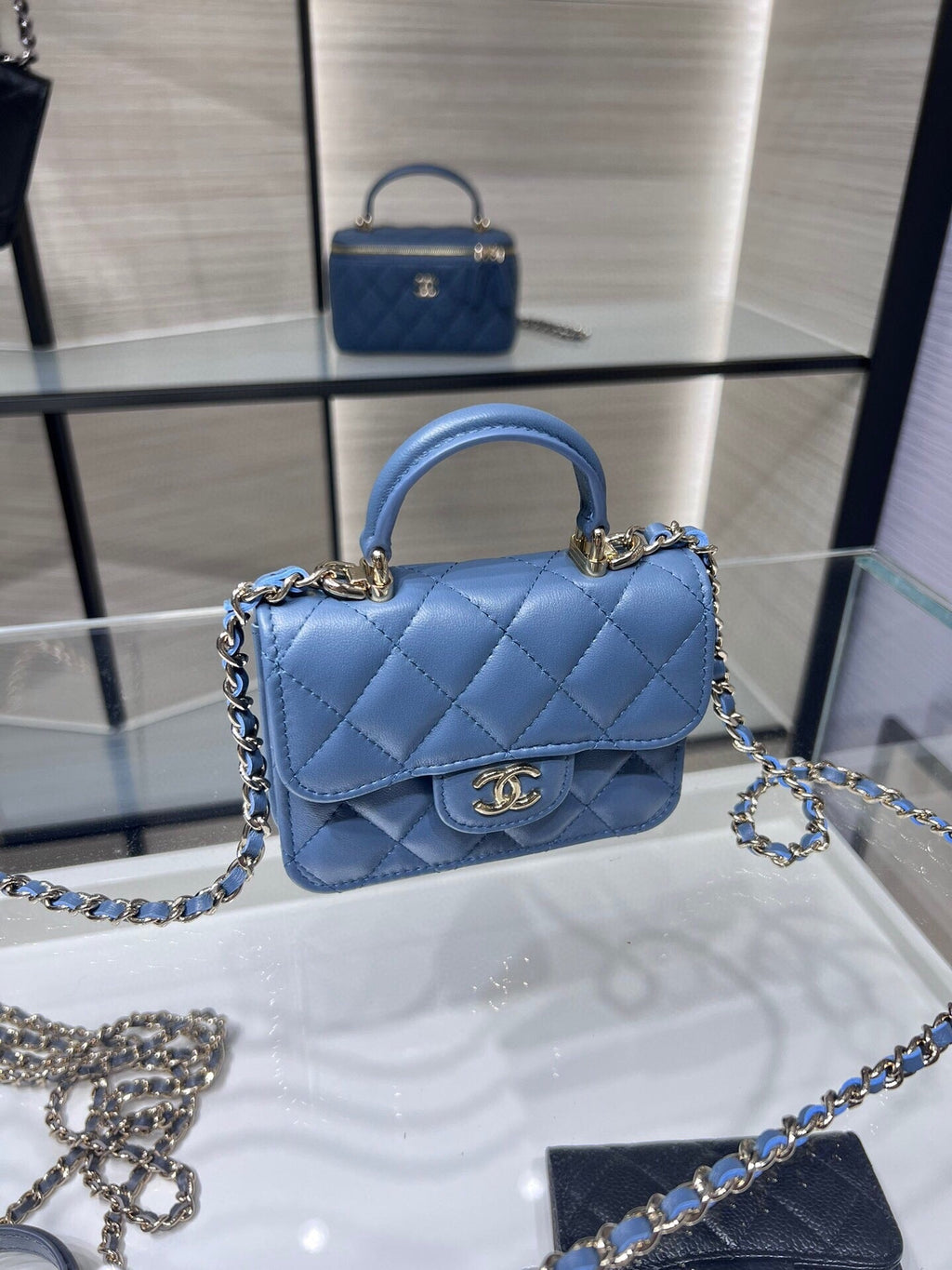 ＣＨＮＥＬFLAP COIN PURSE WITH CHAIN BLUE