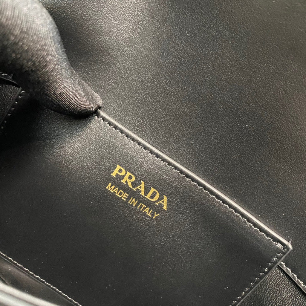 ＰＲＤＡ ARQUÉ LEATHER SHOULDER BAG WITH FLAP BLACK