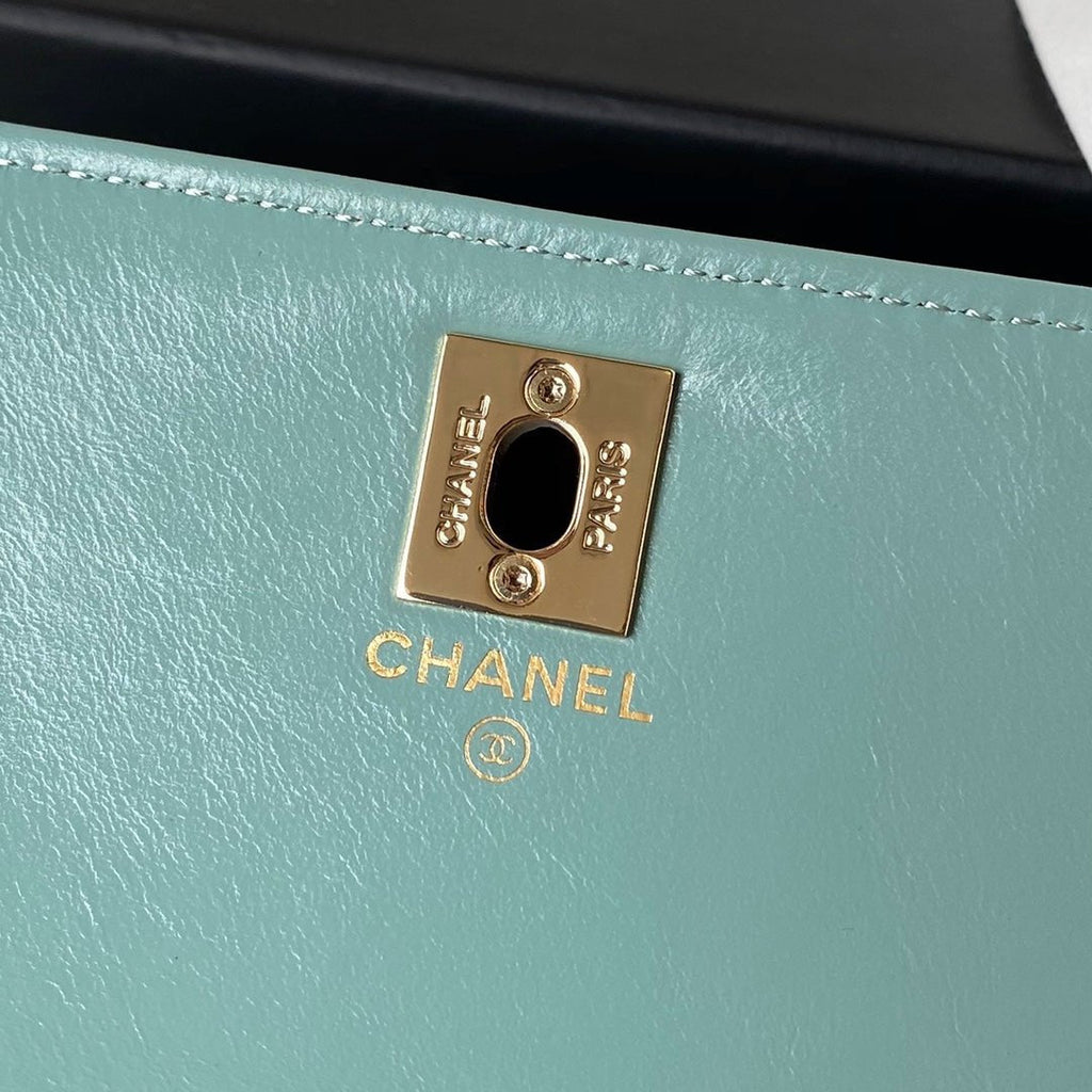 ＣＨＮＥＬCHAIN CLUTCH BAG LIGHT BLUE