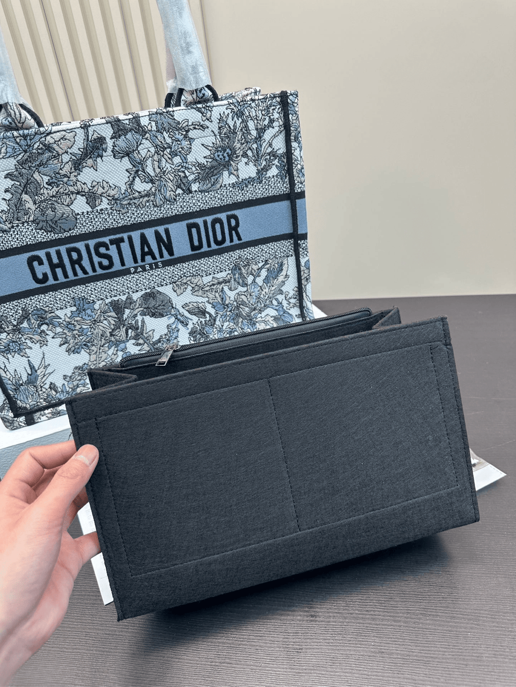 ＤＩＯ MEDIUM TOTE BOOK BAG