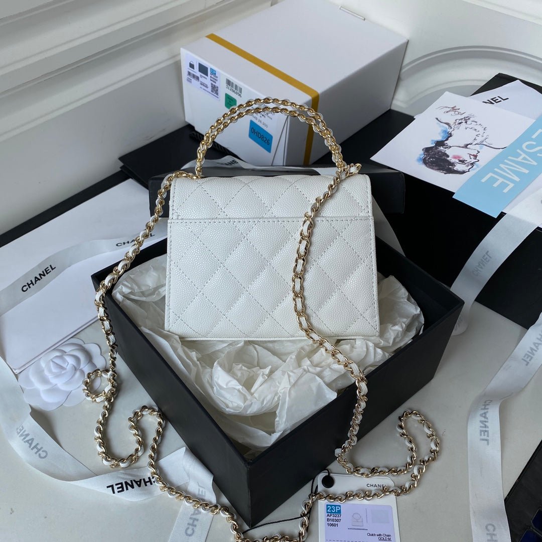 ＣＨＮＥＬCLUTCH WITH CHAIN WHITE
