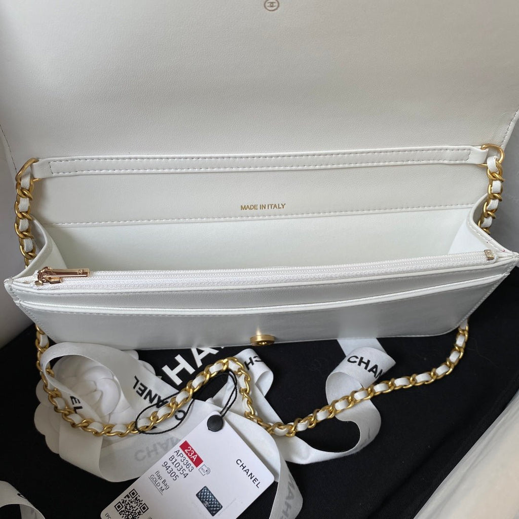 ＣＨＮＥＬCLASSIC WALLET ON CHAIN WHITE