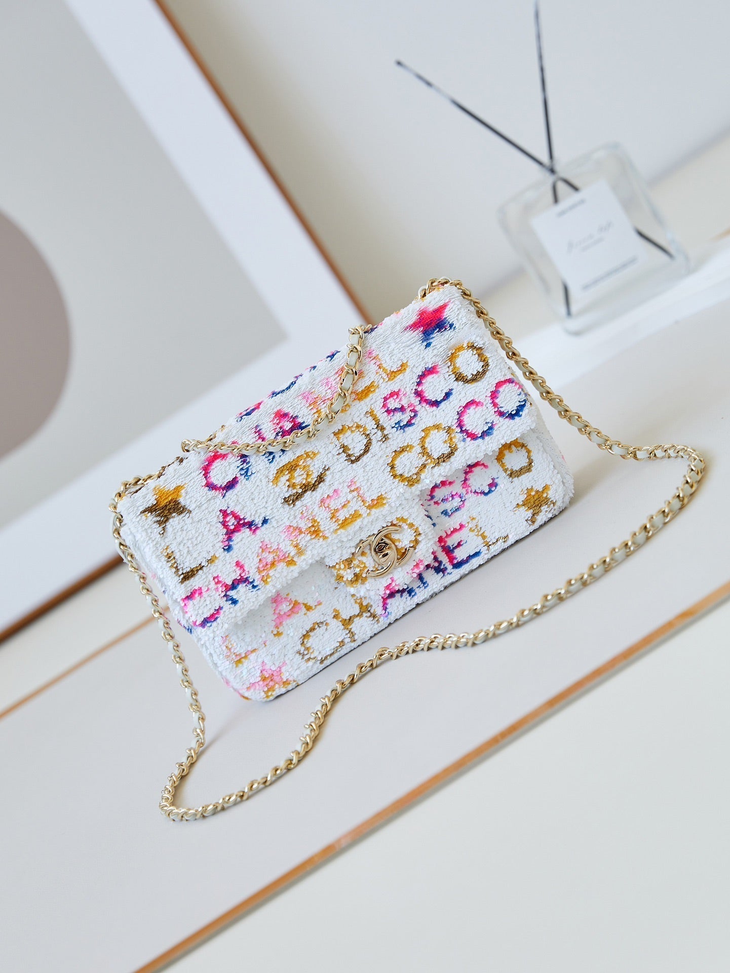 ＣＨＮＥＬSMALL FLAP BAG WITH THE WORDS