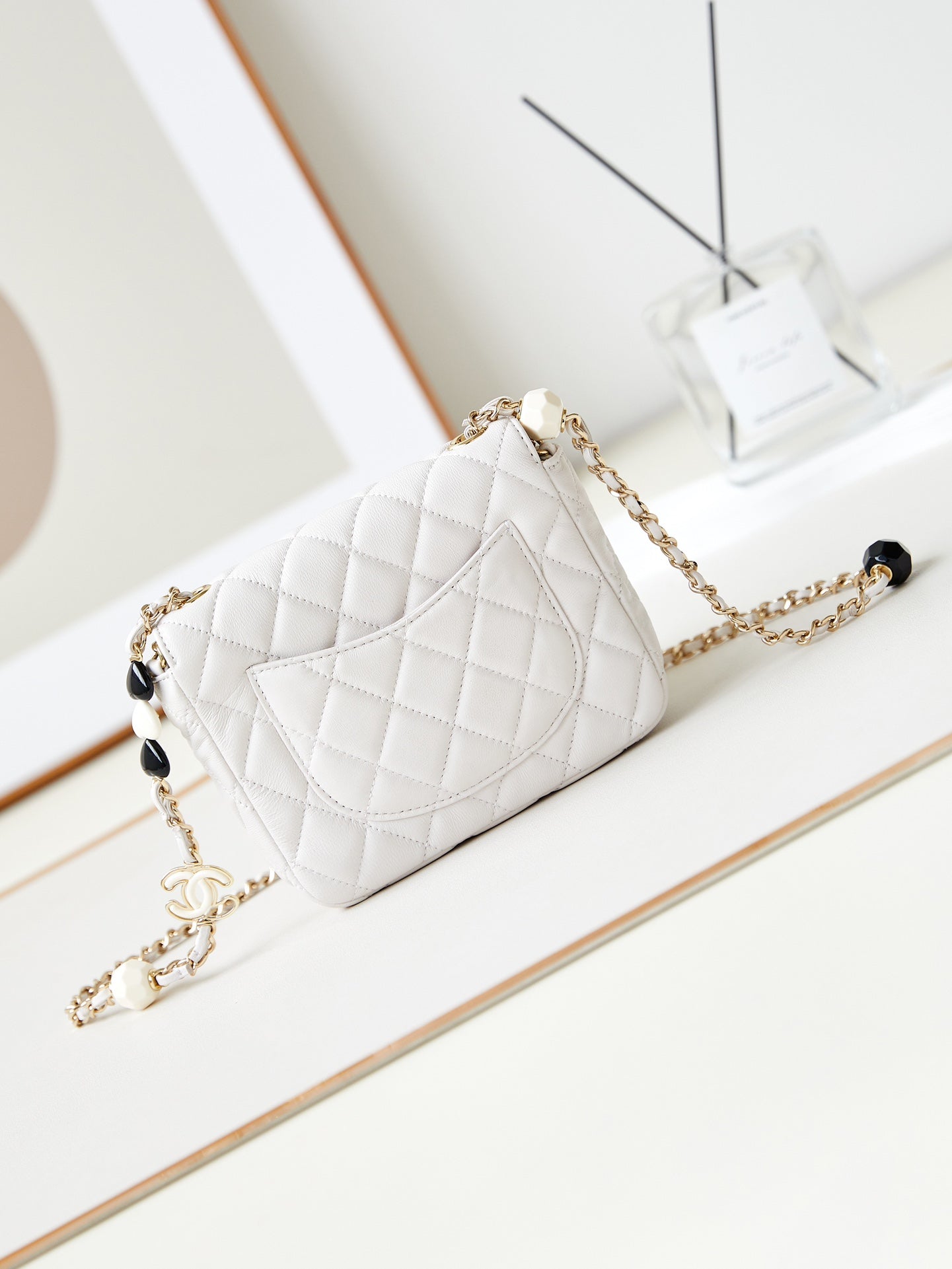 ＣＨＮＥＬSQUARE FLAP BAG WHITE