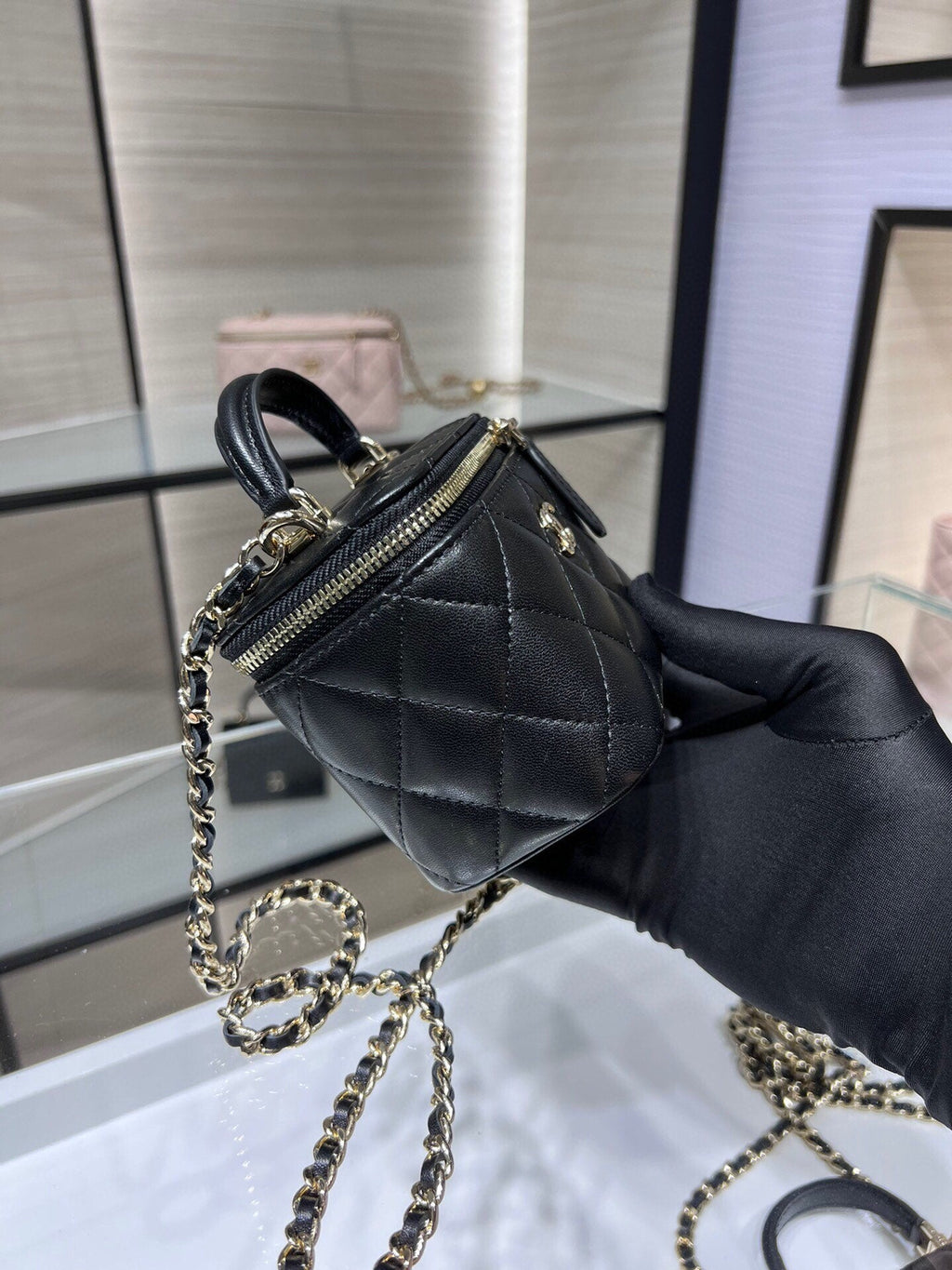 ＣＨＮＥＬMINI VANITY CASE WITH CHAIN