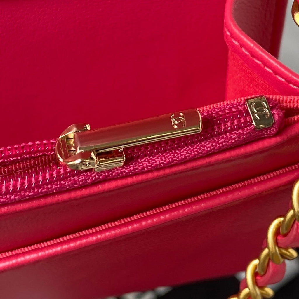 ＣＨＮＥＬCLASSIC WALLET ON CHAIN RED