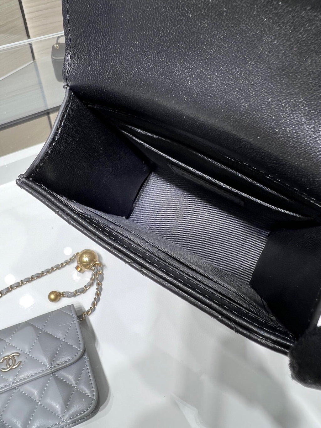 ＣＨＮＥＬMINI MATELASSÉ CLUTCH WITH CHAIN BLACK