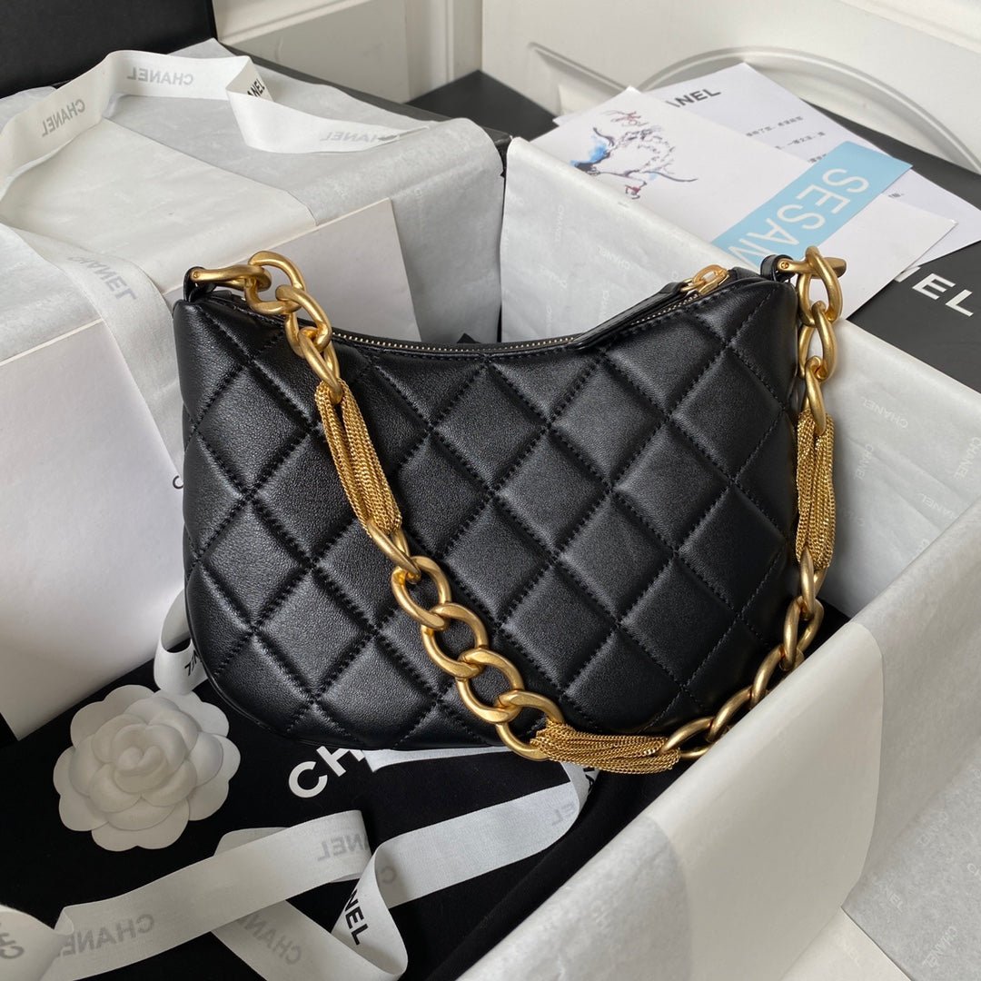 ＣＨＮＥＬHOBO BAG BLACK