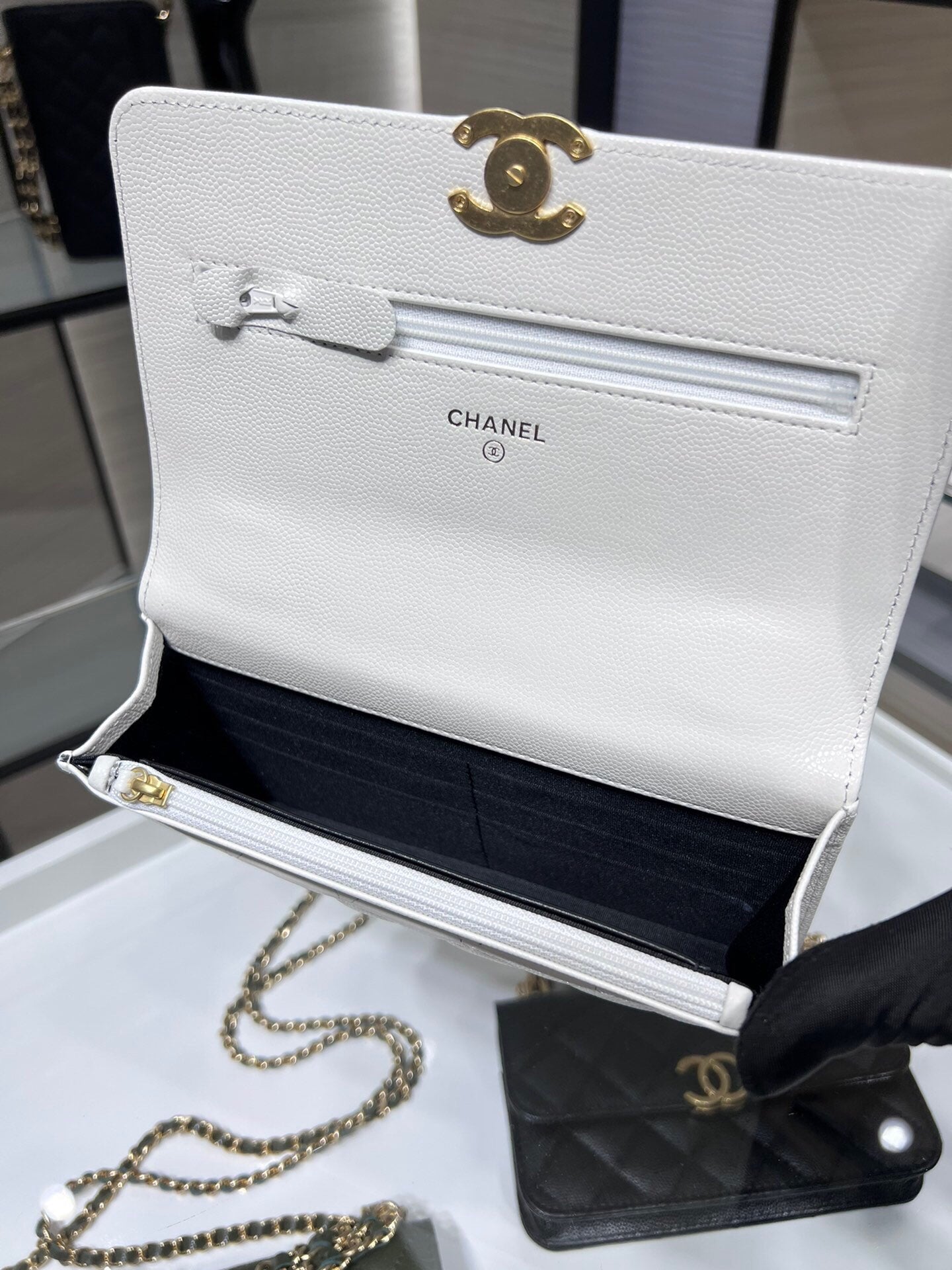 ＣＨＮＥＬ22K DOUBLE CHAIN BAG WHITE