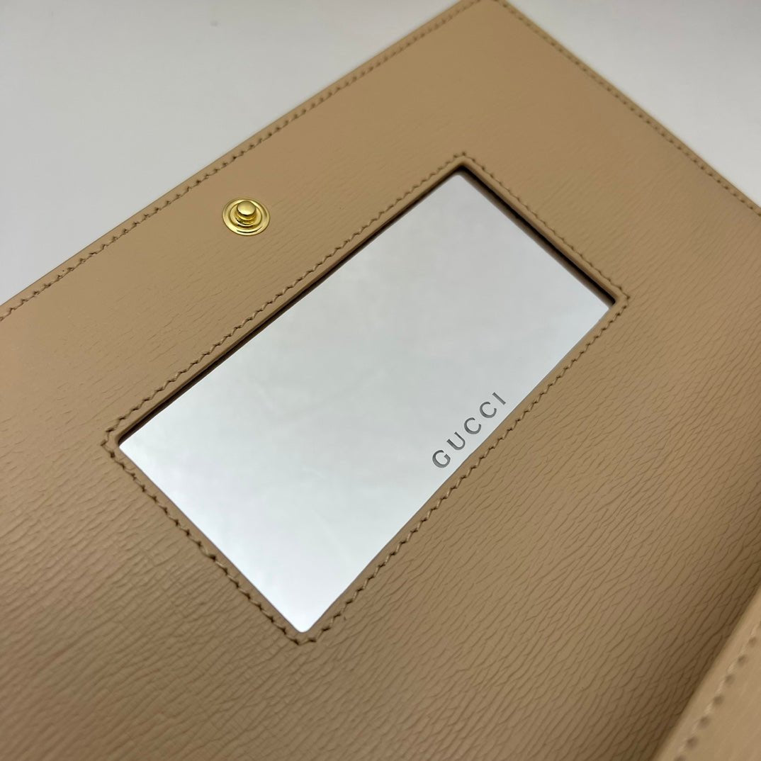 ＧＣＣＩWALLET ON CHAIN BEIGE CLAIR