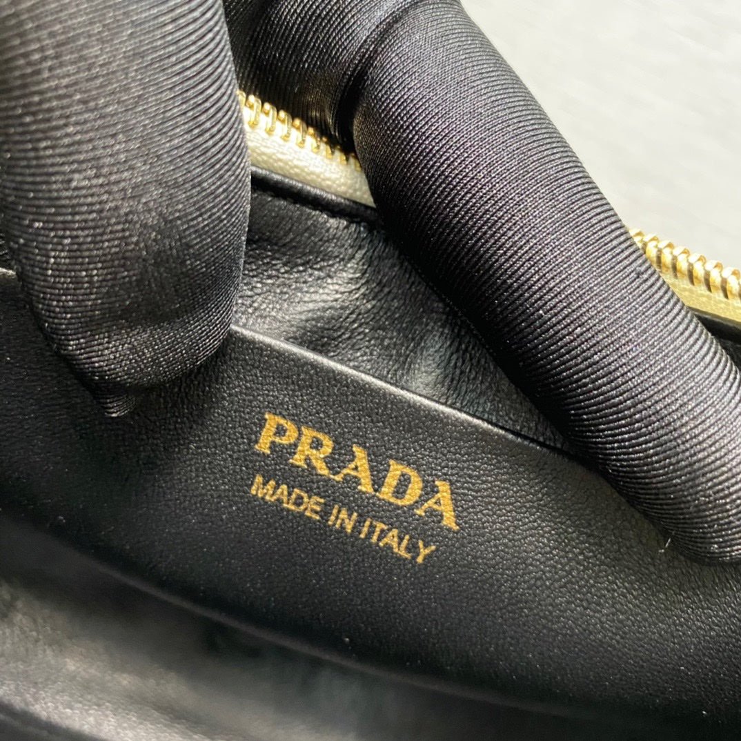 ＰＲＤＡ ARQUÉ SMALL LEATHER SHOULDER BAG WHITE