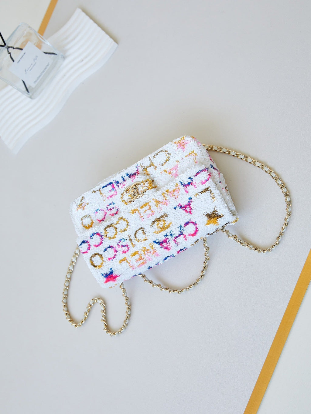 ＣＨＮＥＬSMALL FLAP BAG WITH THE WORDS