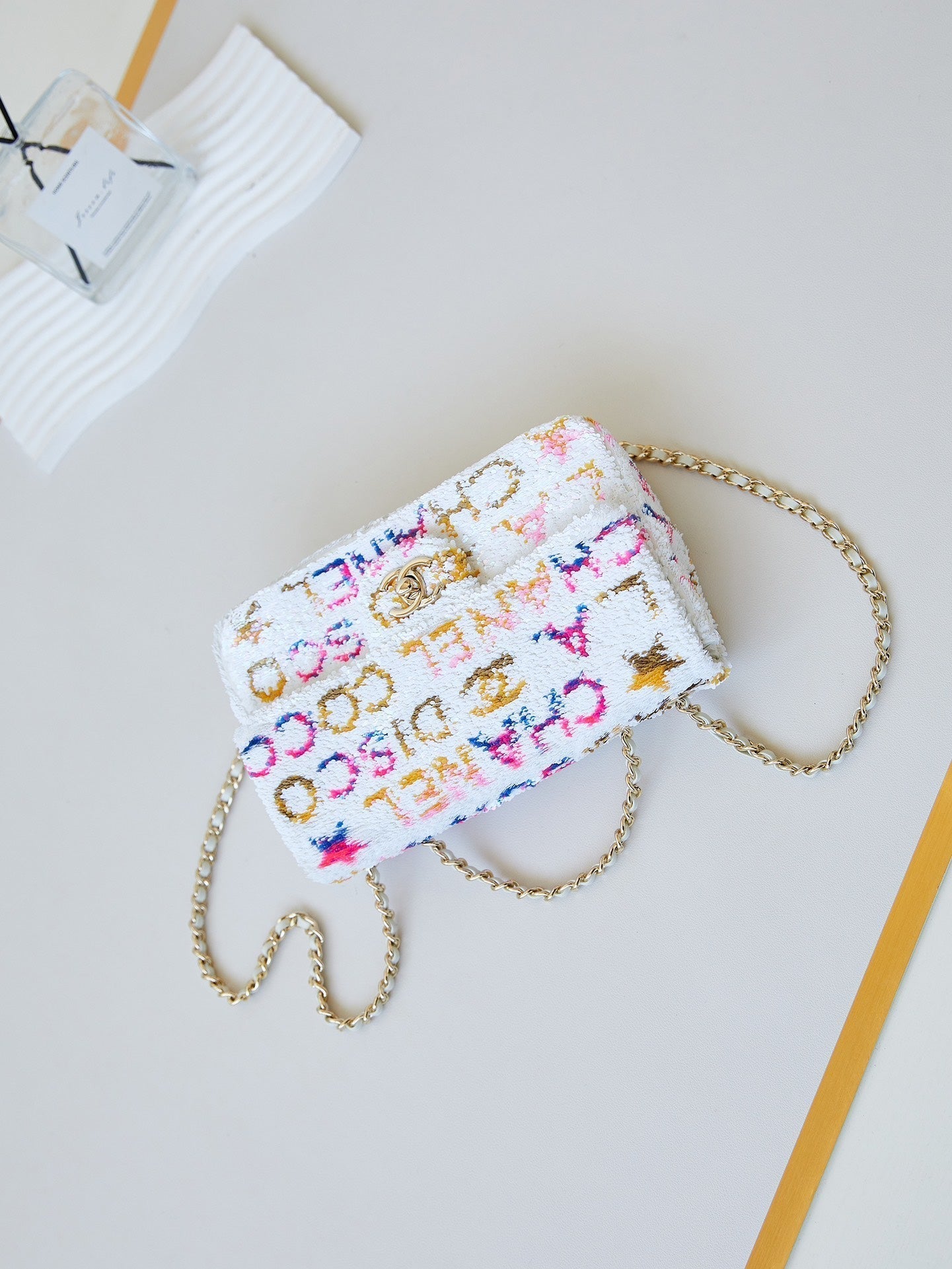 ＣＨＮＥＬSMALL FLAP BAG WITH THE WORDS