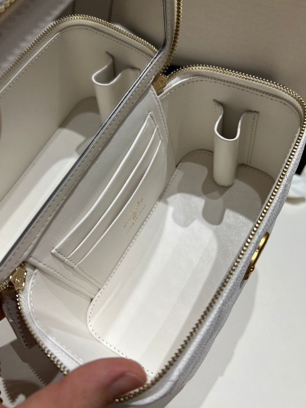 ＣＨＮＥＬHEART BALL BOX BAG WHITE