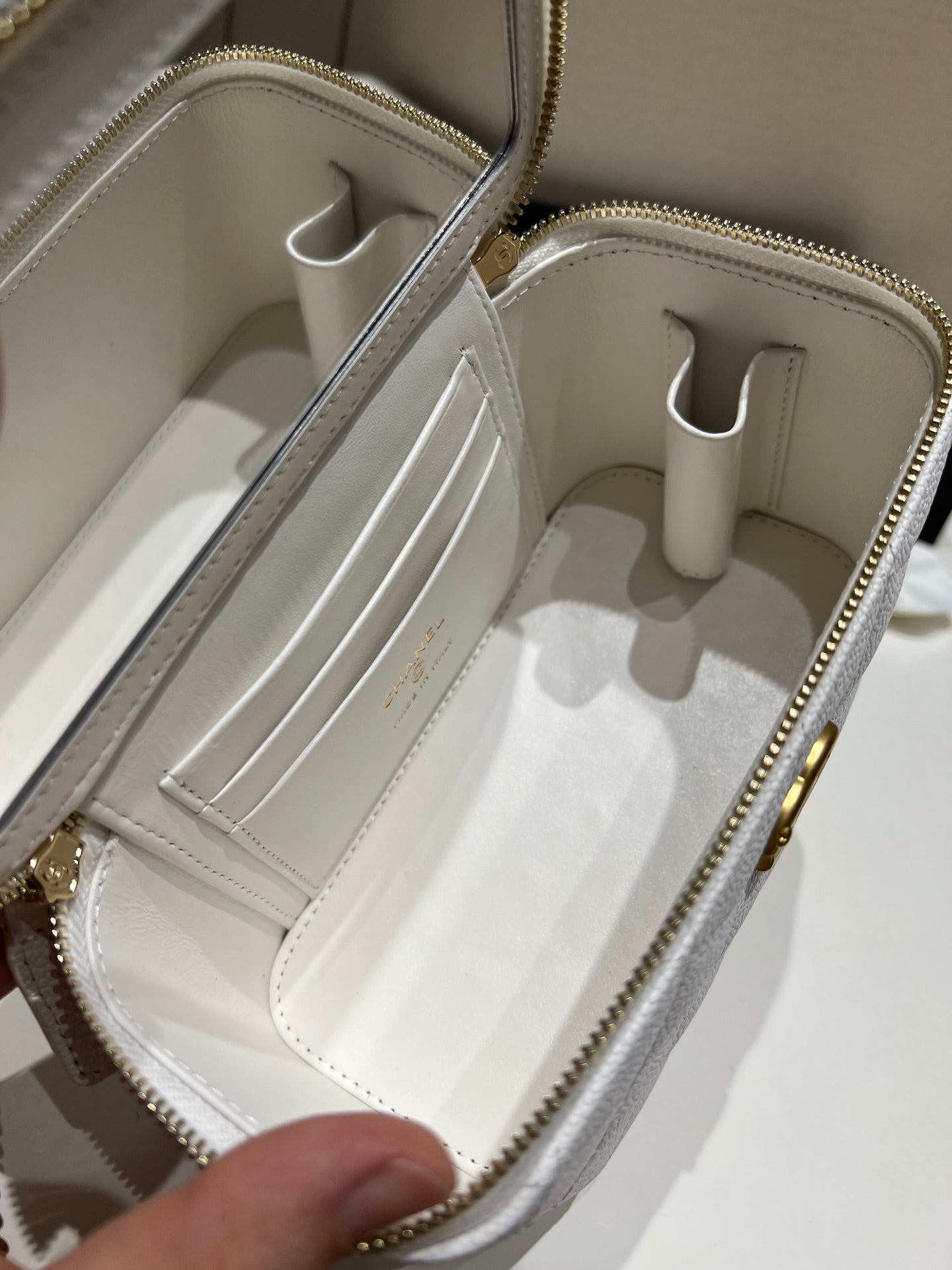 ＣＨＮＥＬHEART BALL BOX BAG WHITE