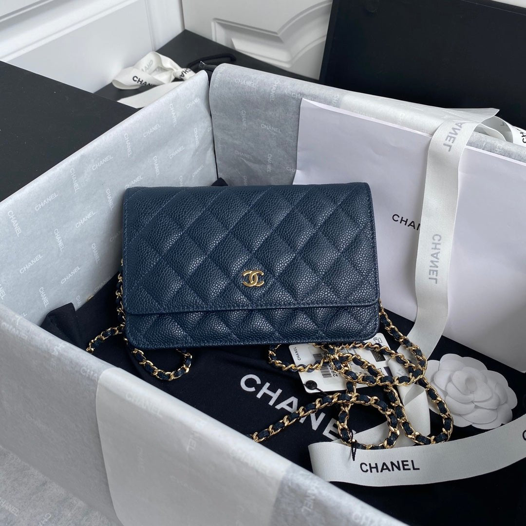 ＣＨＮＥＬCLASSIC WALLET ON CHAIN BLUE