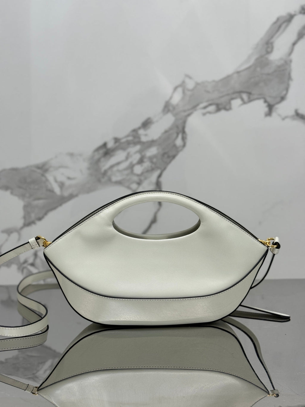 ＰＲＤＡ LEATHER TOTE BAG WHITE